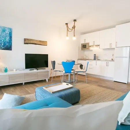 Chromotheraphy Cerca Del Mar Apartment *